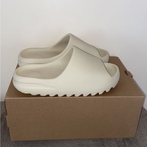Yeezy Slide Bone